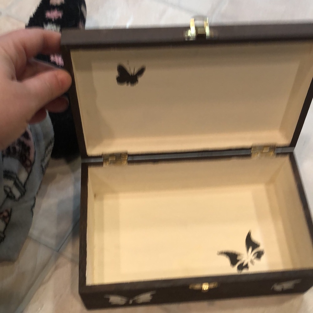 Painted box - Picture 3 of 3